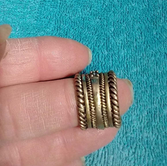 Elegant Gold-Tone Crystal Ring Small Vintage Wide - Picture 4 of 5